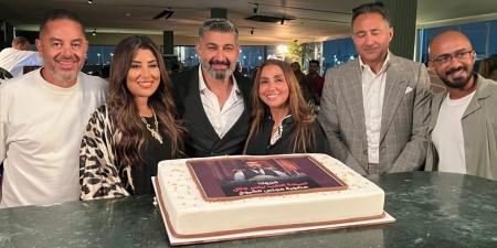 بعد
      تعيينه
      في
      مجلس
      الشيوخ..
      فريق
      عمل
      كلهم
      بيحبوا
      مودي
      يحتفل
      بـ
      ياسر
      جلال