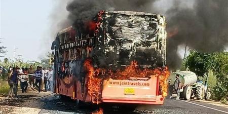 مقتل
      ما
      لا
      يقل
      عن
      20
      شخصا
      في
      حريق
      اندلع
      بحافلة
      ركاب
      شمالي
      الهند
      (فيديو)