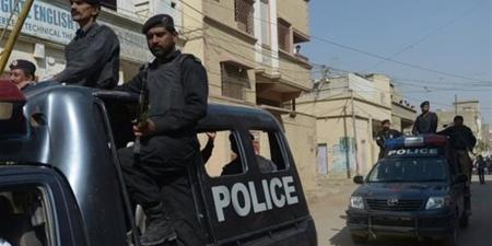 جلس
      بجوار
      جثته
      بعد
      ذبحه..
      حبس
      شاب
      بتهمة
      قتل
      شقيقه
      في
      نجع
      حمادي