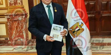 باسل
      عادل
      يتسلم
      كارنيه
      عضوية
      مجلس
      الشيوخ
      2025..صور
