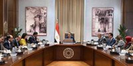رئيس
      الوزراء
      يتابع
      موقف
      العقارات
      المعرضة
      للانهيارات
      بمحافظة
      الإسكندرية
      وجهود
      توفير
      سكن
      بديل
      لسكانها