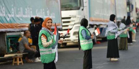 اصطفاف
      شاحنات
      التحالف
      الوطني
      على
      طريق
      الإسماعيلية
      قبل
      انطلاقها
      إلى
      غزة
      (صور)