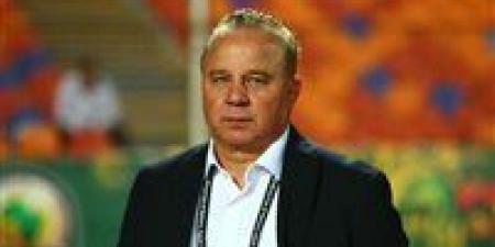 شوقي
      غريب:
      منتخب
      الشباب
      يضم
      6
      لاعبين
      يصلحوا
      للمنتخب
      الأول