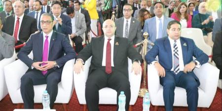 محافظ
      بني
      سويف
      يفتتح
      مهرجان
      النباتات
      الطبية
      والعطرية
      بدورته
      الرابعة
      (صور)