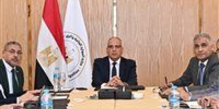 الري:
      إتخاذ
      كافة
      الاستعدادات
      والتدابير
      اللازمة
      للتعامل
      بفاعلية
      مع
      موسم
      السيول
      والأمطار
      الغزيرة