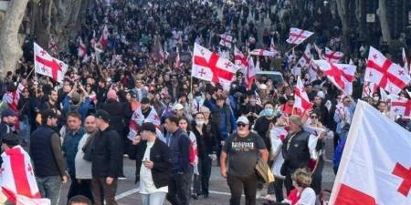قناة
      جورجية:
      محكمة
      تبليسي
      تقضي
      باعتقال
      متظاهرين
      بعد
      ظهور
      قانون
      جديد
      حول
      المظاهرات