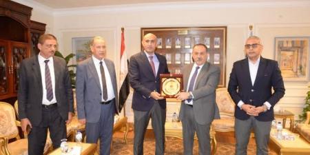 محافظ
      أسيوط
      يستقبل
      وزير
      التربية
      والتعليم
      خلال
      زيارته
      للمحافظة
      لتفقد
      المدارس
      ومتابعة
      سير
      العملية
      التعليمية