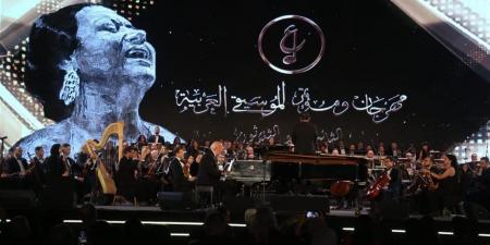 فى
      مهرجان
      الموسيقى
      العربية..
      عمر
      خيرت
      يعزف
      للحياة
      ويتابع
      حديث
      النغم
      مع
      البيانو
