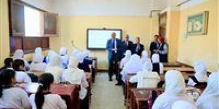 وزير
      التعليم
      من
      سوهاج:
      لا
      تمييز
      بين
      طلاب
      الثانوية
      العامة
      والبكالوريا
      المصرية
      في
      التنسيق
      الجامعي