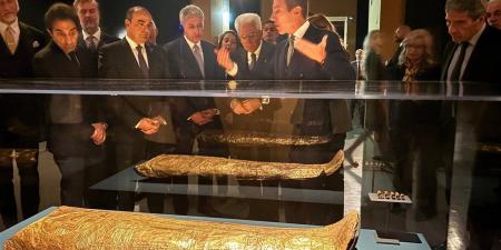 طارق
      العوضى:
      تم
      انتقاء
      أروع
      القطع
      الأثرية
      بمعرض
      "كنوز
      الفراعنة"