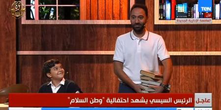 عوداً
      عظيماً
      يا
      حبيبنا..
      حمزة
      العيلي
      يحتفي
      بمشاركة
      محمد
      سلام
      في
      احتفالية
      وطن
      السلام