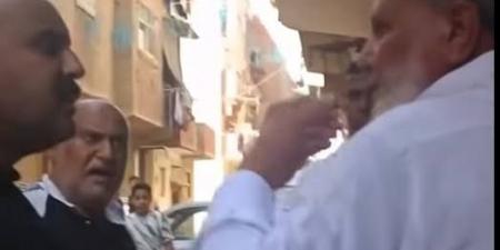 بعد
      فيديو
      صفع
      مسن
      أمام
      في
      الشارع..
      ابنته:
      بابا
      مريض
      وكنا
      رايحين
      نجيب
      العلاج