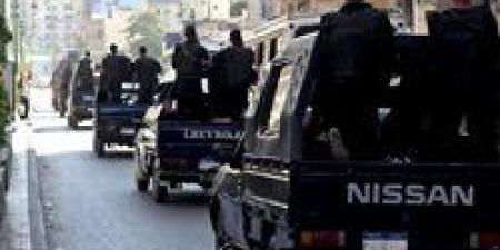 مريض
      وأحرق
      بيته
      من
      قبل..
      ضبط
      شخص
      يلقي
      حجارة
      على
      سيارة
      بالفيوم