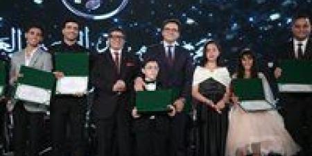 ختام
      مهرجان
      الموسيقى
      العربية..
      ووزير
      الثقافة
      يسلم
      الجوائز
      ويشيد
      بدور
      الأوبرا