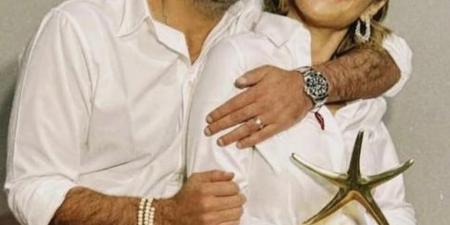 أول
      ظهور
      بعد
      الزواج..
      أحمد
      الجنايني
      يحتفل
      مع
      منة
      شلبي
      بعد
      تكريمها
      في
      مهرجان
      الجونة