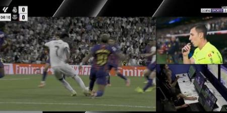 تقنية
      الفيديو
      تشعل
      الكلاسيكو:
      إلغاء
      ركلة
      جزاء
      وهدف
      لريال
      مدريد