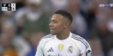 جود
      بيلينجهام
      يصنع
      وكيليان
      مبابي
      يسجل..
      ريال
      مدريد
      يتقدم
      على
      برشلونة
      في
      الكلاسيكو