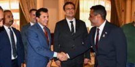 محمد
      أنور:
      الجولف
      المصري
      يثبت
      مكانته
      إقليميا..
      ونهدي
      النجاح
      لوزير
      الرياضة