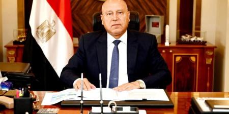 المتحف
      الكبير
      نافذة
      مصر
      على
      عصر
      صناعي
      وسياحي
      جديد..
      "الوزير"
      يكشف