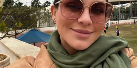 سلاف
      فواخرجي:
      اللي
      ميعرفش
      مصر
      ميعرفش
      يعني
      إيه
      دنيا