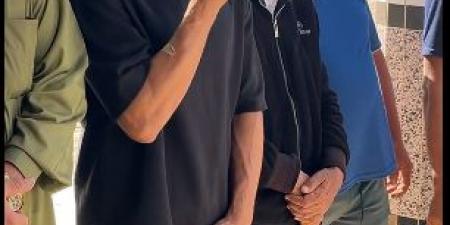 انهيار
      محمد
      ربيعة
      مدافع
      زد
      ومنتخب
      مصر
      في
      عزاء
      والده
      (صور)