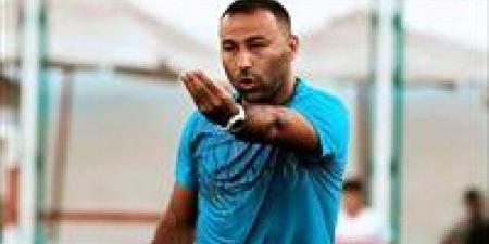 رسميًا..
      أحمد
      عبد
      الرؤوف
      ينضم
      للجهاز
      الفني
      للزمالك
      بقيادة
      يانيك
      فيريرا
