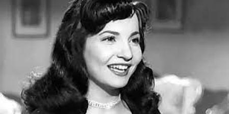 تاجر
      أحذية
      طلبها
      للزواج..
      أول
      معجب
      يراسل
      شادية
      بعد
      شهرتها