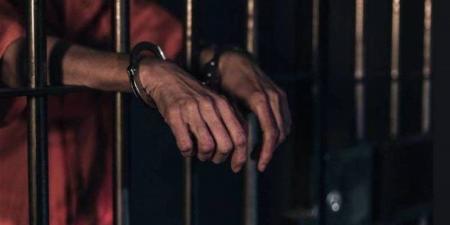 حبس
      3
      متهمين
      بالنصب
      والاحتيال
      4
      أيام
      على
      ذمة
      التحقيقات