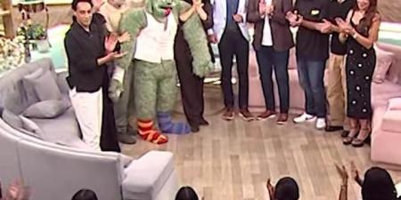 الخميس..
      أبطال
      فيلم
      السادة
      الأفاضل
      ضيوف
      برنامج
      معكم
      منى
      الشاذلي