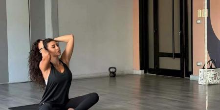 بالصور..
      ياسمين
      صبري
      تتألق
      بإطلالة
      رياضية
      أثناء
      ممارسة
      اليوغا
      في
      الجيم