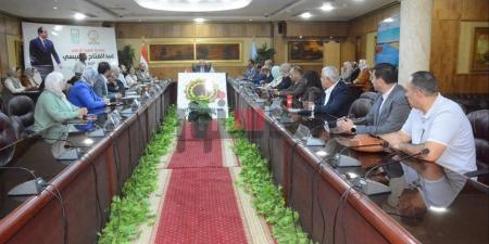 محافظ
      الغربية
      يوجه
      بتكثيف
      الرقابة
      على
      الأسواق
      والتزام
      السائقين
      بالتعريفة
      الجديدة