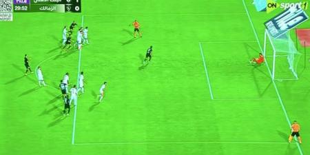 الدوري
      المصري
      الممتاز:
      أسامة
      فيصل
      يسجل
      هدف
      الافتتاح
      للبنك
      الأهلي
      وشيكو
      بانزا
      يسجل
      التعادل
      سريعاً
      للزمالك