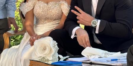 مسلسل
      ورد
      وشوكولاتة
      الحلقة
      الأولى..
      زينة
      تهرب
      من
      زفافها
      وتبدأ
      رحلة
      غير
      متوقعة