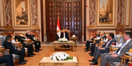 رئيس
      مجلس
      الشيوخ
      يستقبل
      محافظ
      القاهرة
      ورؤساء
      الهيئات
      القضائية..
      ويؤكد:
      تعاون
      كامل
      بين
      السلطتين
      لخدمة
      الوطن
      والمواطن