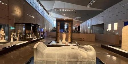 طابع
      مصري
      يجمع
      بين
      التراث
      والمعاصرة..
      أزياء
      نجوم
      افتتاح
      المتحف
      الكبير
      (خاص)