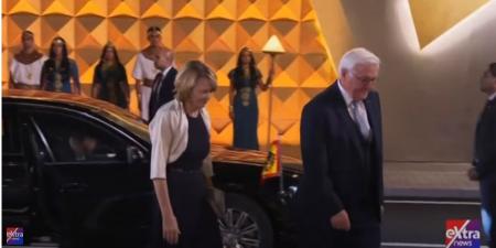 الرئيس
      السيسي
      وقرينته
      يستقبلان
      الوفود
      المشاركة
      بافتتاح
      المتحف
      المصري
      الكبير