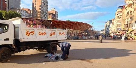 رفع
      200
      طن
      مخلفات
      من
      شوارع
      دسوق
      عقب
      انتهاء
      مولد
      إبراهيم
      الدسوقي