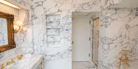 «يعود
      لعصر
      الرئيس
      لينكولن»
      ..
      ترامب
      يتباهى
      بتجديد
      حمام
      البيت
      الأبيض|صور