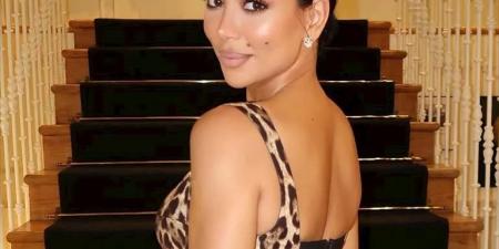 بفستان
      بنقشة
      التايغر..
      ممثلة
      معروفة
      تلفت
      الأنظار
      بإطلالة
      جديدة
      والجمهور
      يغازلها
      (صور)