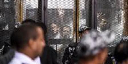 تأجيل
      محاكمة
      11
      متهمًا
      في
      "خلية
      حلوان"
      الإرهابية
      لجلسة
      4
      يناير