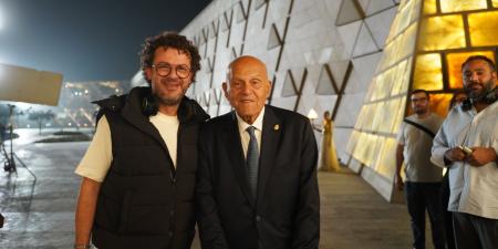 مازن
      المتجول:
      اشتغلنا
      على
      حفل
      افتتاح
      المتحف
      لمدة
      9
      شهور
      وصورنا
      في
      8
      بلاد..
      وكنا
      متوترين
      من
      توقعات
      الجمهور