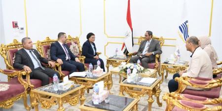 محافظ
      قنا
      يعتمد
      حركة
      تنقلات
      جديدة
      لرؤساء
      المراكز
      والمدن