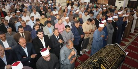 جنازة
      حاشدة..
      تشييع
      رئيس
      مركز
      ومدينة
      ديرب
      نجم
      بالشرقية
      لمثواه
      الأخير