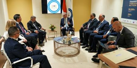 مصر
      تعزز
      شراكاتها
      العالمية..
      وزير
      البترول
      يبحث
      مع
      كبرى
      الشركات
      فرص
      الاستثمار