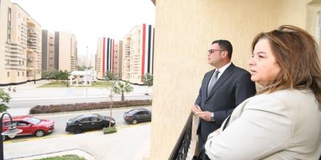 وزير
      الإسكان
      يسلم
      عقود
      وحدات
      «سكن
      لكل
      المصريين»
      بالإعلان
      14
      بحدائق
      أكتوبر