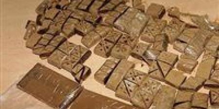 في
      ضربة
      أمنية
      قوية
      بالإسماعيلية..
      ضبط
      3
      متهمين
      بحوزتهم
      100
      كيلو
      حشيش
      وسلاح
      ناري