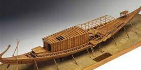 عظمة التاريخ.. مركبة الشمس تجذب جمهور المتحف المصري الكبير (فيديو)