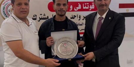 الفنان صلاح الورفلي بفعالية دعم مؤسسات الدولة: التراث البدوي يعزز الروابط بين مصر وليبيا