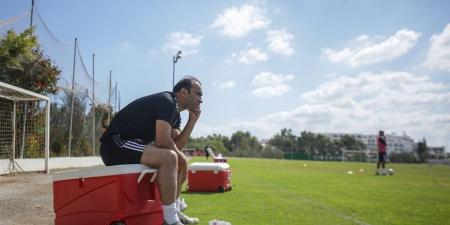 "عبدالحفيظ" يهدد لاعبي الأهلي بالخصم من عقودهم حال خسارة السوبر المصري