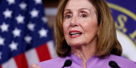 نانسي بيلوسي تنهي مسيرتها البرلمانية.. وترامب يواجه انتكاسة حزبية جديدة